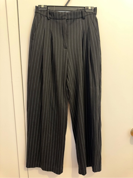 H&M Pants - Black Pinstripe women’s wide leg Pleated Dress Pants